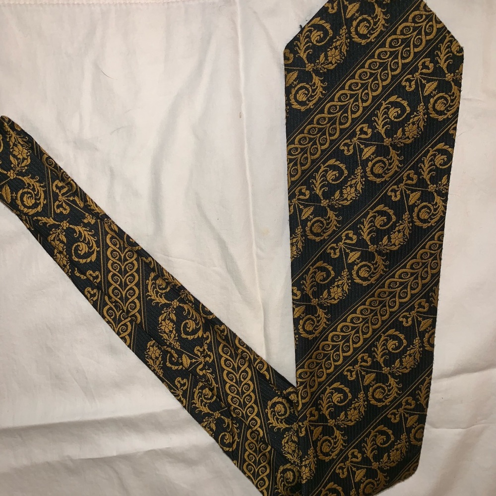 black and gold tie